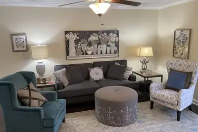 Image de Old Taylor Place H8 Condo 2 Bed 2 Bath Weekend Rental / GameDay Rental with Wifi