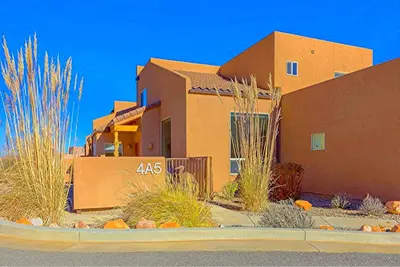 Image de Belle Townhome, piscine / spa, wifi, 1600sq. pi. , garage 2 voitures