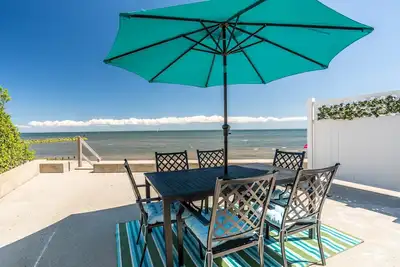 Image de Bord de l'eau / chalet en bord de mer situé au coeur de Fairfield Beach! !