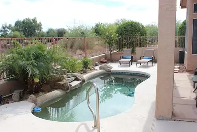 Image de Piscine privée au 1er trou à Coyote Lakes, de vraies vacances Surprise Az!