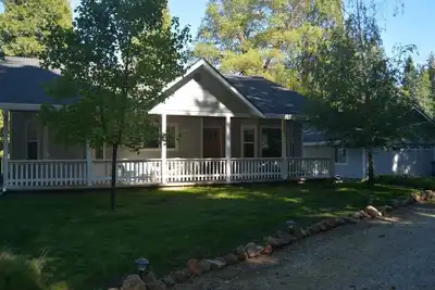 Image de Retraite de Lassen: Belle maison de 3 chambres et 2 salles de bain sur 1 acre avec vue sur la prairie et la forĂŞt