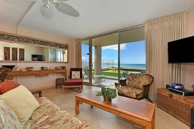 Image de Spectaculaire Condo bord de l'océan! Corner Unit Rdc, Steps To The Ocean # 106