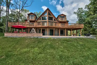Image de 50 acres, étang, Wifi, isolé, à quelques minutes des pistes / casino, 30 personnes!