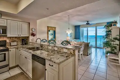 Image de Tout juste rénové 2019, nouvelle cuisine, piscine tropicale intérieure extérieure, meilleurs prix!