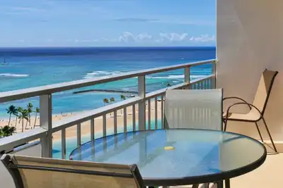 Image de Ilikai 1636 Ocean / Lagoon / King Bed, Canapé-lit