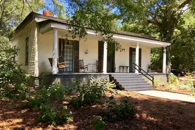 Image de Ferme néo-grecque sur la rivière