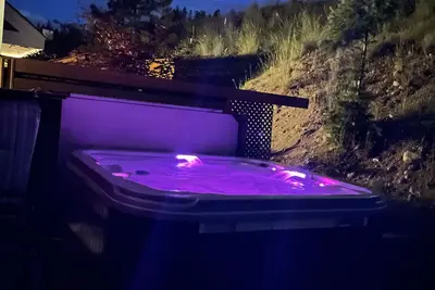 Cottage avec vue sur le lac et les animaux de compagnie! J'ai deux chalets côte à côte, réservez maintenant!