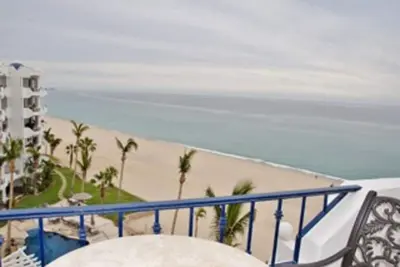 Image de Oceanfront Penthouse- étapes à la plage, location de luxe