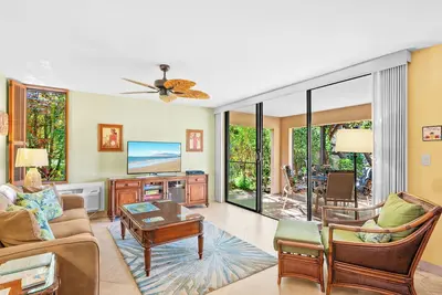 Image de Écoutez les vagues de la véranda! Unité très calme et privée! Promenade à plat! 19c