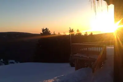 Image de CÔTÉ Pente - Ski In / Ski Out - Rez-de-chaussée - 3 chambres / 2 salles de bain - 8 personnes