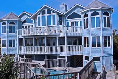 Image de 1000 $ Hors-OCÉAN: 7 chambres; 8 salles de bain; 2 piscines chauffées; 4 bains à remous; spa avec audio; Walkwa