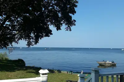 Image de Easy Breezy Living - Lakefront Cottage Directly on Lake Ontario