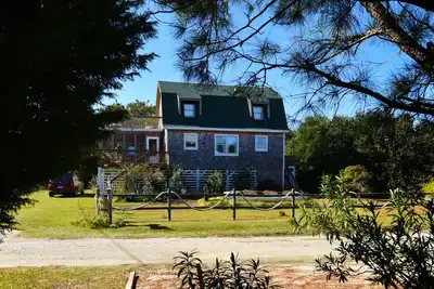 Image de Cottage bien entretenu / bien aimé - à 3 minutes de la plage!