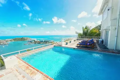 Image de Villa Angelina avec de superbes vues panoramiques