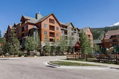 Image de Tout avoir avec cela parfaitement situé, à bas prix condo!