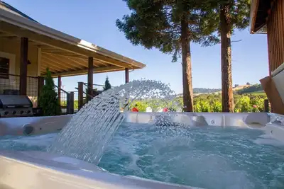 Image de Viszlay Vineyards Luxury Farmhouse - 5 chambres / 6 salles de bain - sur le vignoble