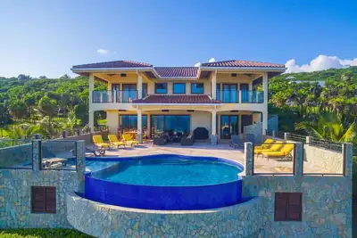 Image de Comme vu sur Hgtv! Superbe nouvelle maison de luxe au bord de l'eau à quelques minutes de la plage de West Bay