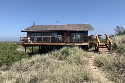 Image de Ocean View Beach House dans les dunes de sable sur la baie de Monterey