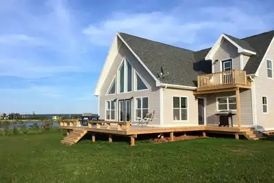 Image de Waterfront Summer Home - 4 chambres à Stanley Bridge