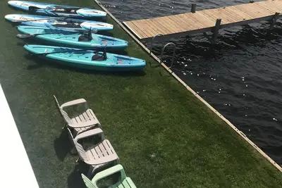 Image de Grand 4br avec quai privé de 40 'sur le lac Pentwater.