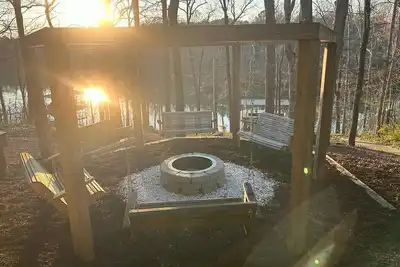 Image de Maison 5 chambres au bord du lac à 16 km de l'université de Clemson