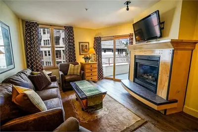 Image de 2br exceptionnel dans River Run. Entièrement stocké, à quelques pas de la télécabine et du shopping
