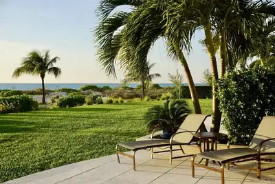 Image de Condo avec services complets, On Grace Bay Beach