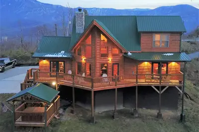 Image de Chestnut Ridge Nouvelle cabane de montagne avec un foyer à bois (sans frais supplémentaires de gestion).
