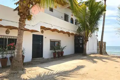 Image de Suite de luxe en bord de mer avec une vue infinie.