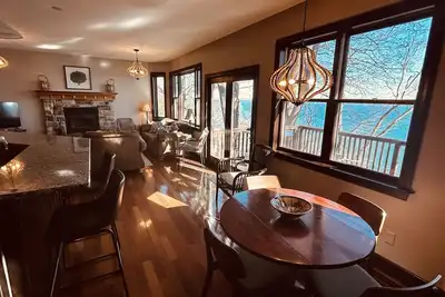 Image de Haut de gamme Cayuga Lakefront - bel accès à l'eau - sur Wine Trial