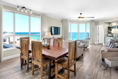 Image de Superbe Oceanfront, unité de coin Penthouse- Service de plage gratuit et Wi-Fi privé!