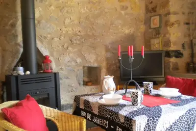 Amygdalia, une maison de pierre 'For You' à Leonidion 45m2