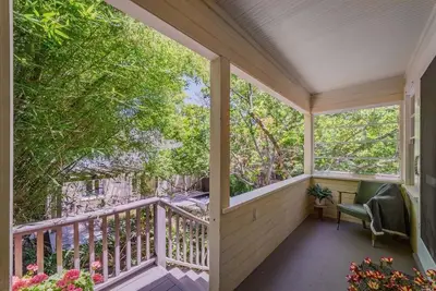 Image de Meublé 1 chambre 1 chalet de bain qui est à distance de marche du centre-ville de Napa!