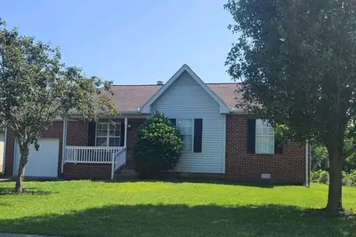 Image de Près du vieux lac Hickory et du centre-ville. Wifi. Super endroit!