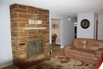 Image de Maison super confortable au coeur de Speedway! !