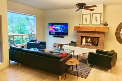 Image de Adobe Accueil, éclectique Decor, bonne vue, Choix, zone tranquille, 70 \"Tv, WiFi