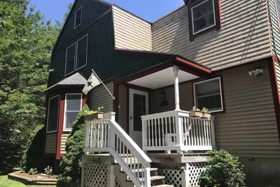 Image de Gambrel bien aménagé près du lac Echo d'Acadia et des sentiers! Vue du lac Echo. .