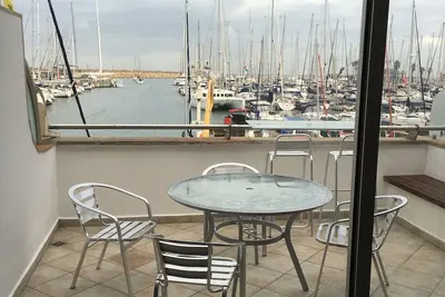 Image de 0cean condo front Herzelia côté de la plage et des restaurants