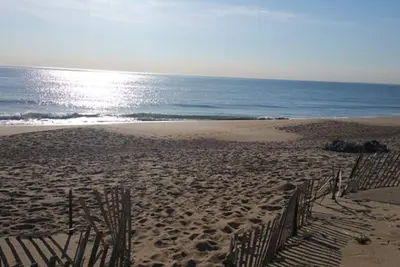 Image de 3 Br Salisbury Beach Ocean Front Home - Location d'hiver disponible 1700 $ / mois