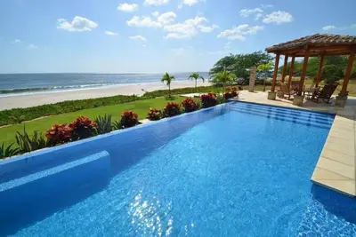 Image de Altos De Colorado-8000 pieds carrés Beachfront Luxury Surfing Estate