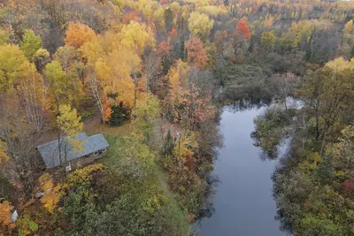 Image de Cabane de nature calme sur la belle rivière Marengo