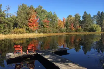 Image de Lac Hayward Log Cabin-Close to Everything