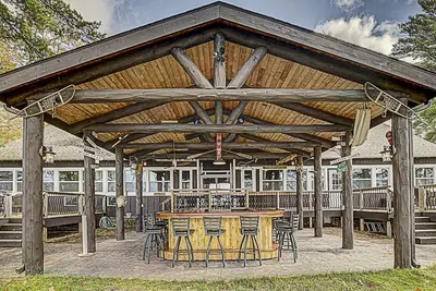 Image de Cabine Au Bord De L'Eau Avec Bar EXTÉRIEUR Grand Lac St Germain