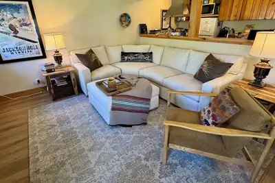 Image de Rasperry Moose Unité de coin mise à jour (King Bed) nichée dans le patch Aspens Berry