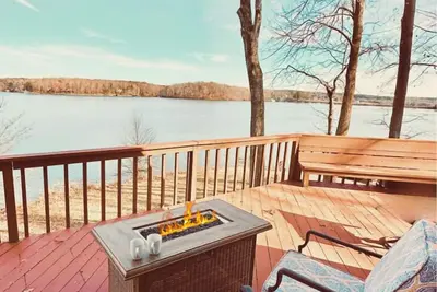 Image de Retraite du lac Anna sur le côté public avec plus de 300 pieds d'eau