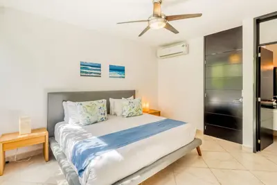 Image de Condo confortable avec piscine partagée, cabane, salle de gym et bain à remous privé!