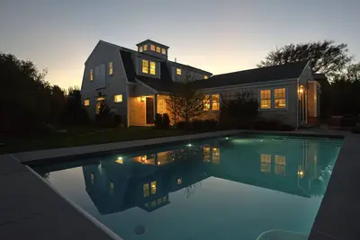 Image de Bienvenue à la Maison d'Art Nantucket - En Ville Location & Piscine - Nouvelle Construction