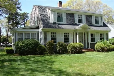 Image de Cap traditionnel d'Osterville sur un parcours de golf près de la plage / du village