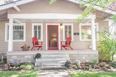 Image de Bernhard Justice 2 lits + salon 6 personnes Jacuzzi, 4 vélos - historique à pied!