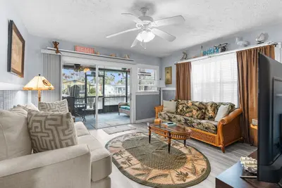 Image de Enchanting Riverfront Cottage. Kayaks Gratuits, Velos Et Plus!